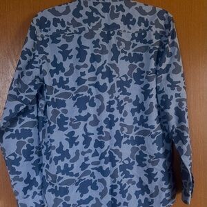 Orvis Men's Blue Camouflage button collar, cuffs, pockets.